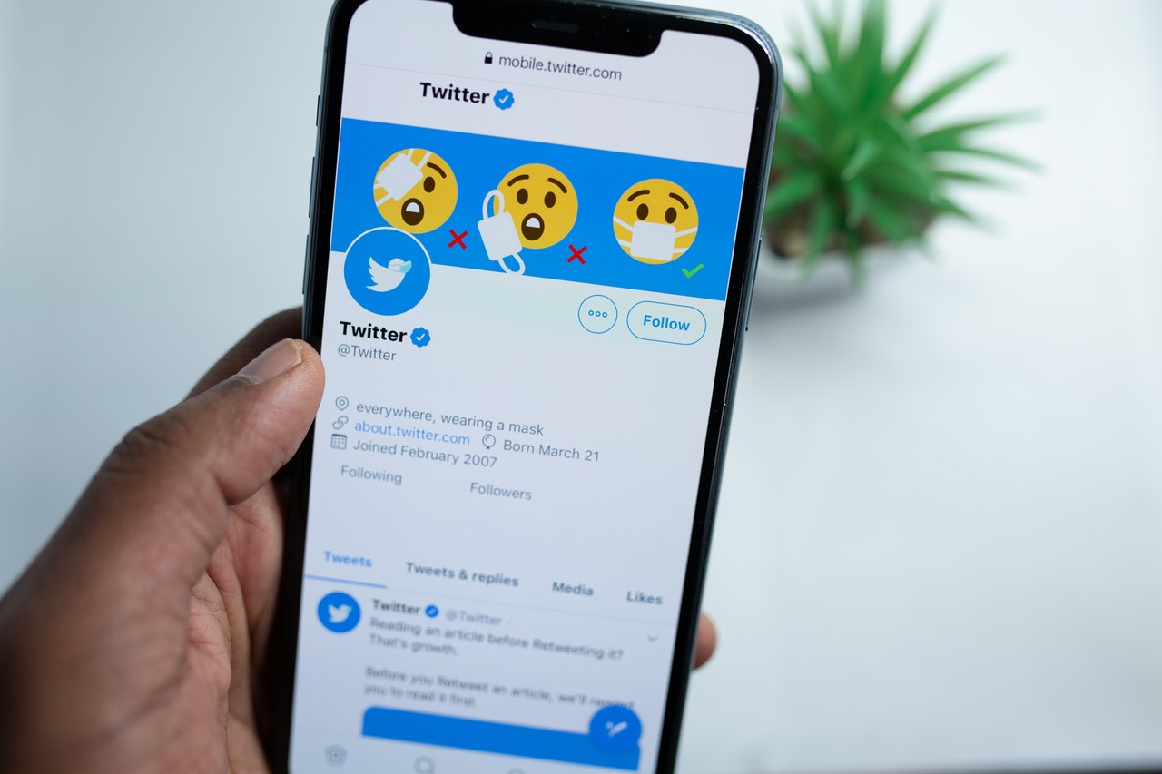 how to create a website using Twitter