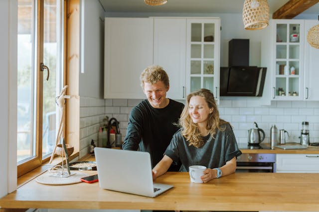 Multi-Vendor Ecommerce Business Model Explained (With Examples)
