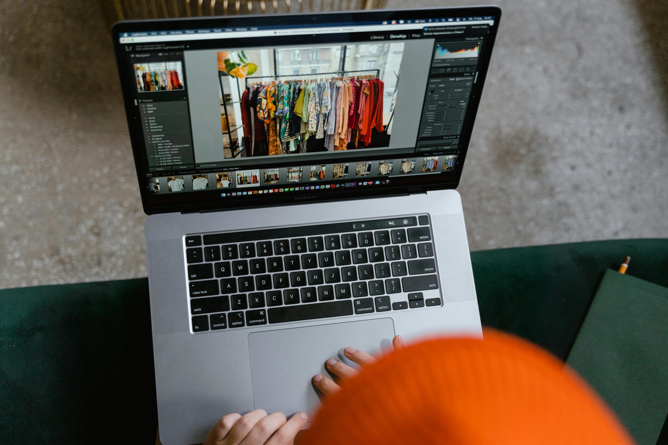 how to market clothes online
