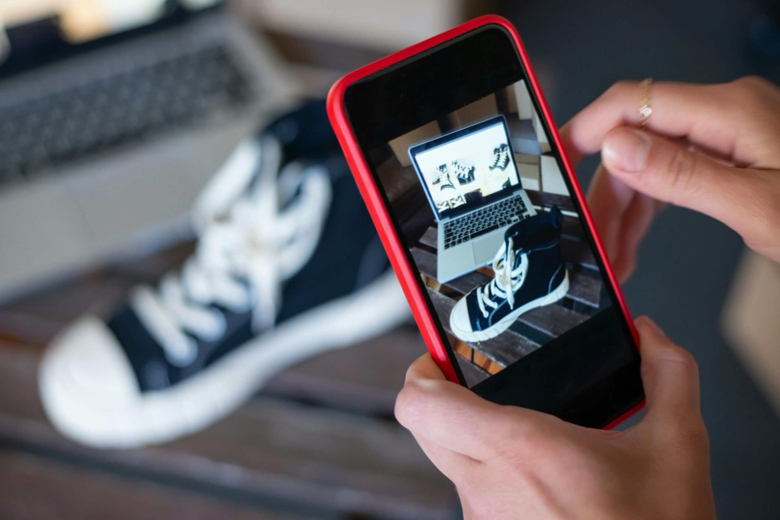 is selling shoes online profitable